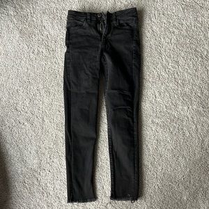 Black cropped American eagle skinny jeans